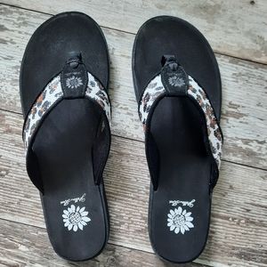 Yellowbox flips with animal print